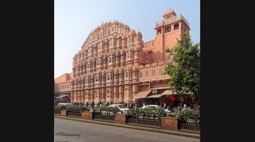 Jaipur Pink City Guide: Palaces, Bazaars and Royal Heritage