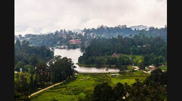 Kodaikanal Guide: Star-Shaped Lake, Pillar Rocks and Pine Forests