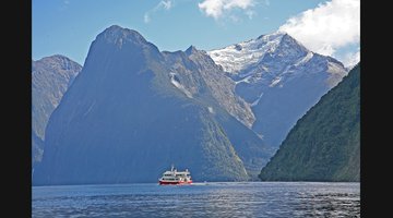 New Zealand Guide: Auckland, Queenstown Adventure and Milford Sound